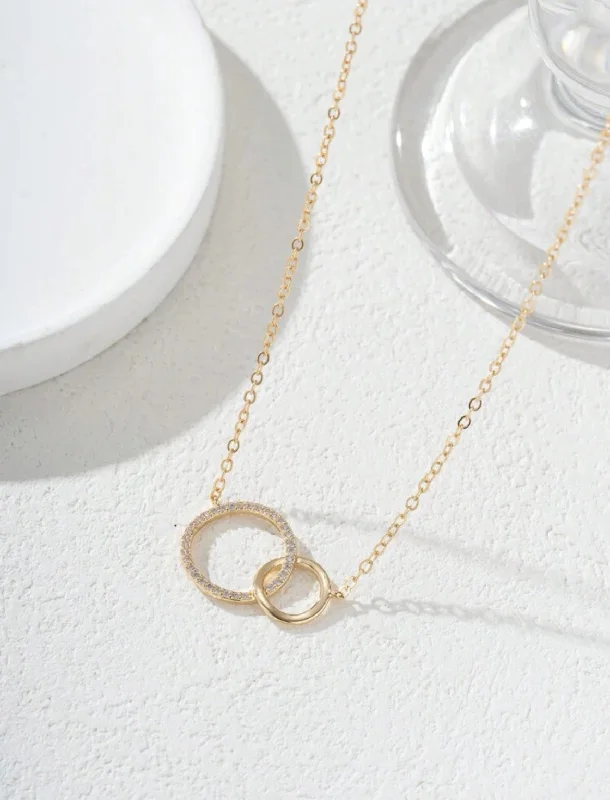 Ladies rings boho vibes-Elegant Gold Mother-Daughter Intertwining Rings Necklace