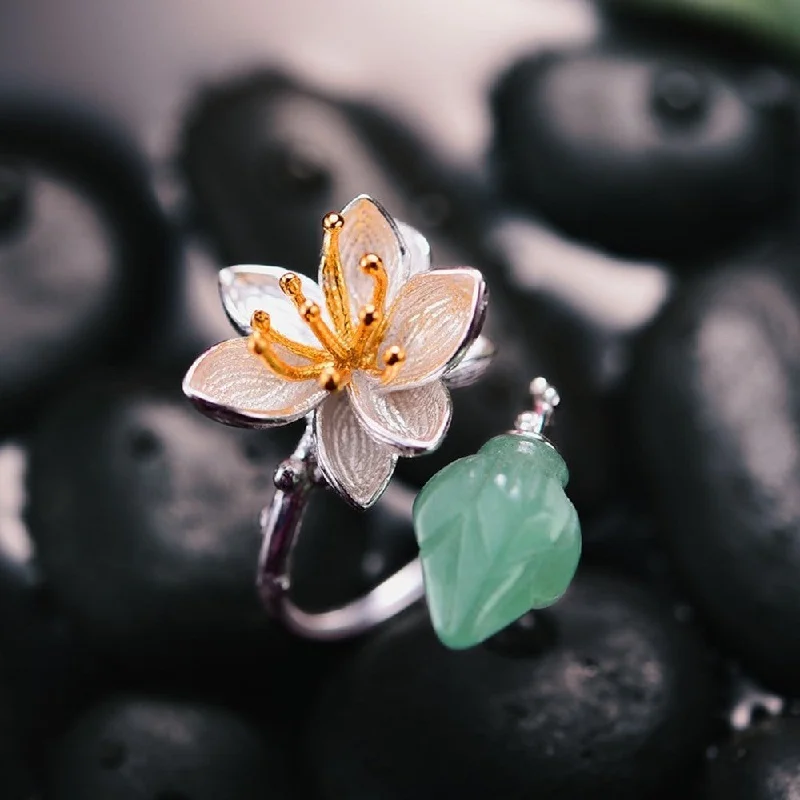 Ladies rings online shopping-Aventurine Crystal Flower Ring