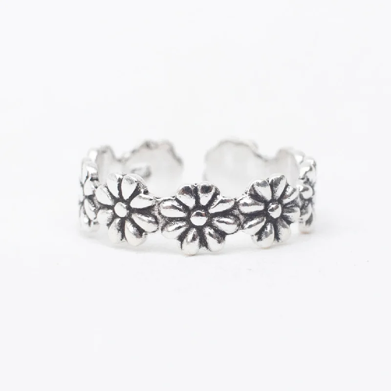 Ladies rings lightweight feel-Silver Cutout Daisy Toe Ring