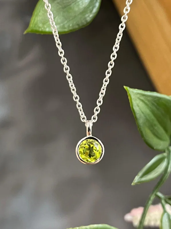 Ladies necklaces heart shapes-Unique & Co Sterling Silver Peridot Pendant Necklace