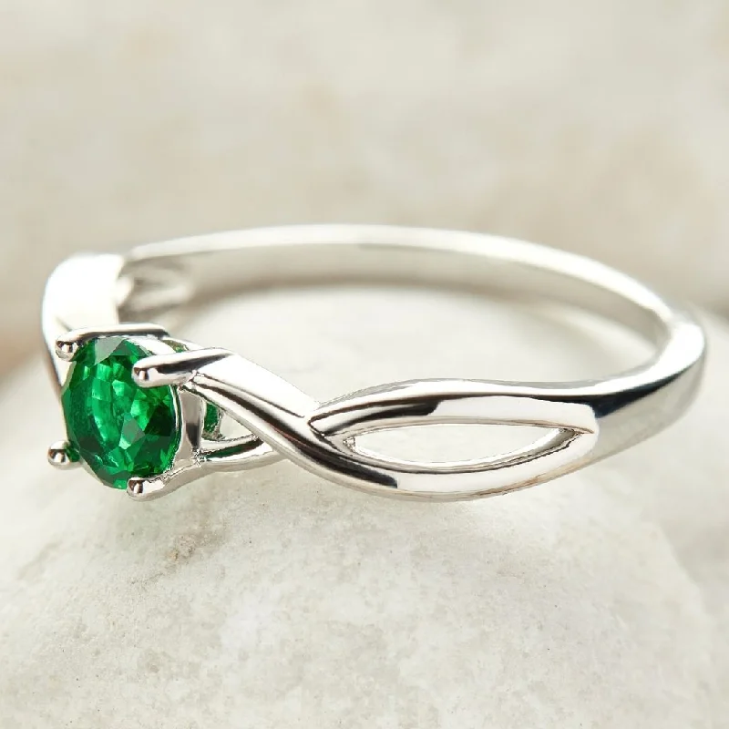 Ladies rings luxurious designs-Silver Sterling Green Emerald Stone Ring