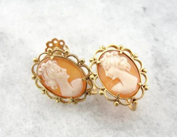 Ladies earrings stud styles-Vintage Cameo Screw Back Earrings